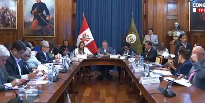 Comisión de Constitución aprueba dictamen que incluye 7 puntos adicionales a la de Diputados